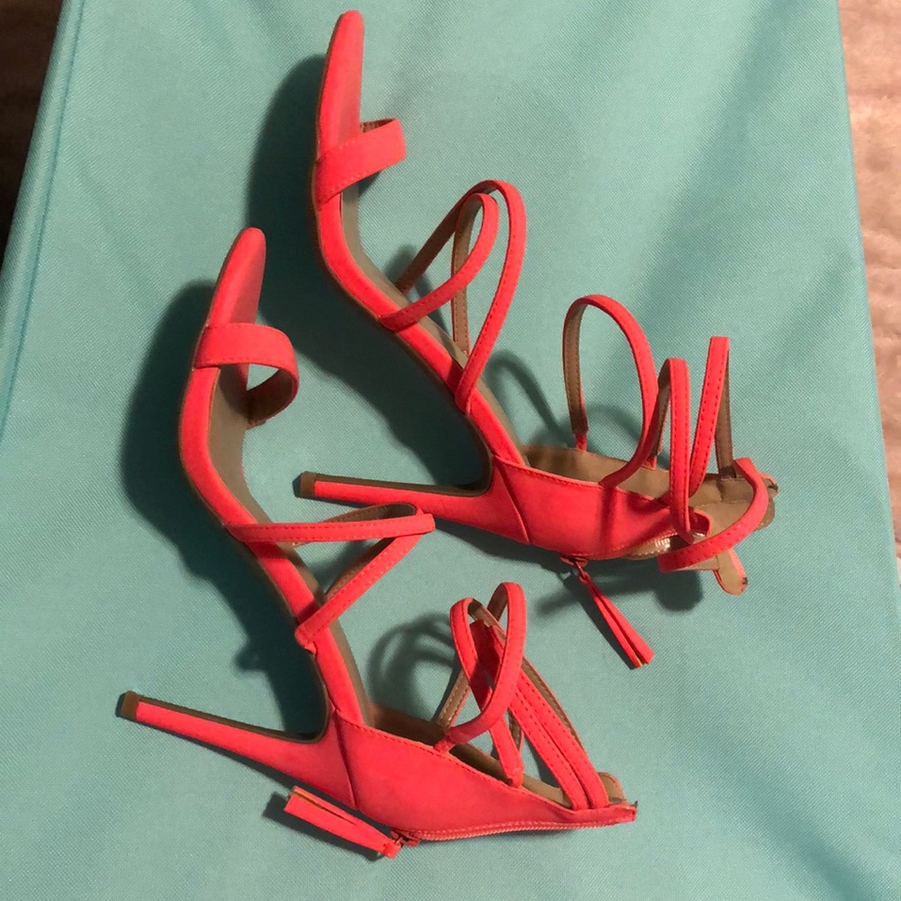 Dream Pairs 4” strapped stiletto heels!